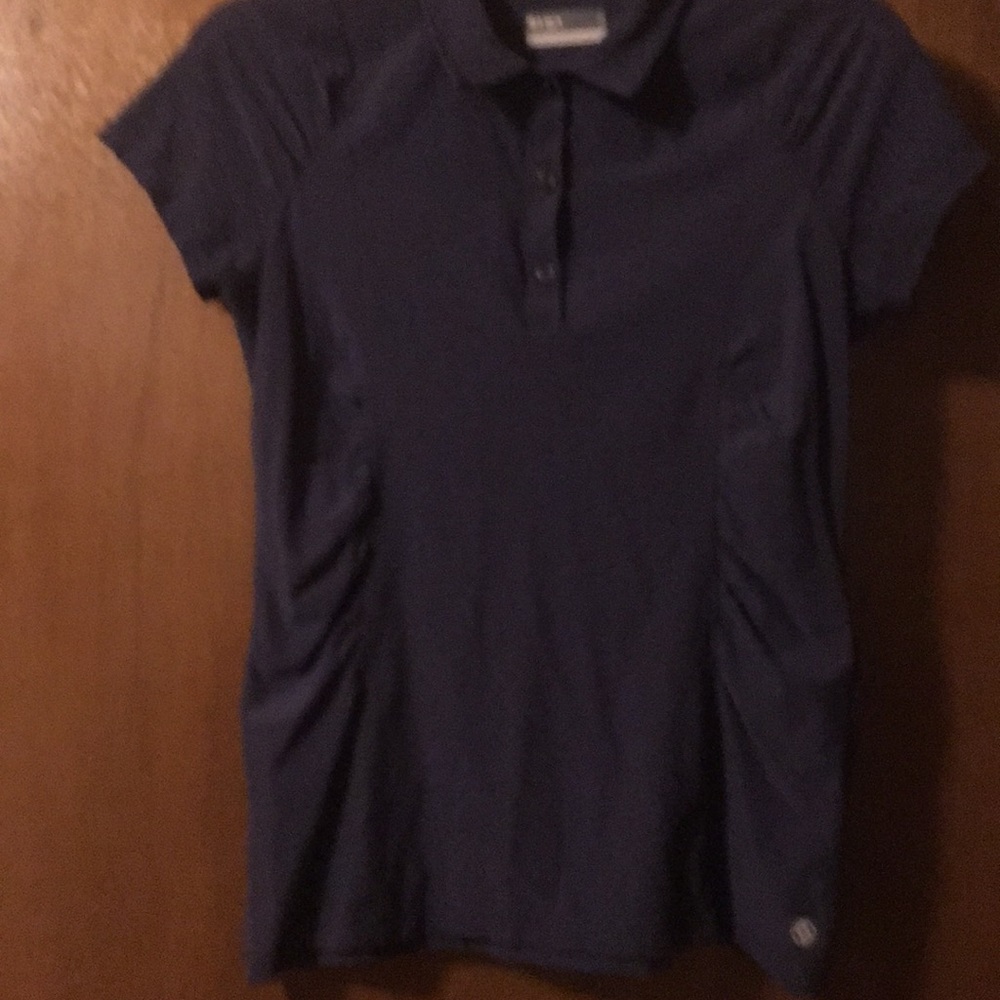 woman’s golf shirt